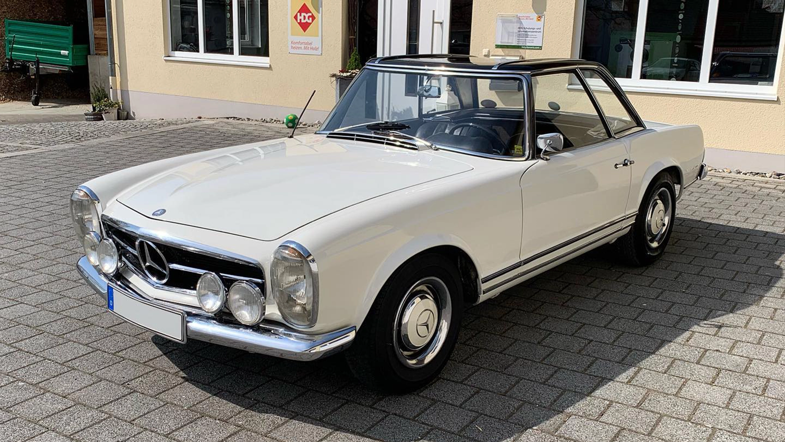 Geschäftskunden 1 Weißer Mercedes-Benz Pagode nach der Aufbereitung bei Autopflege Meilinger